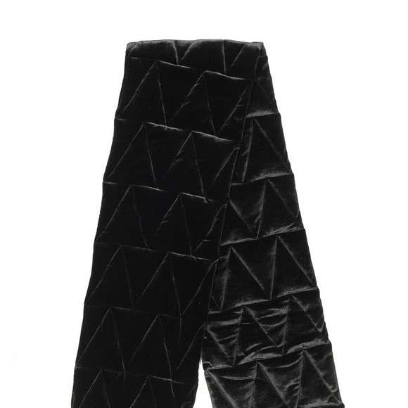 Vince Camuto Black Velvet Puffer Scarf - Picture 4 of 4